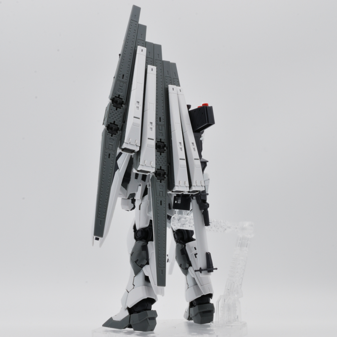 RG 1/144 GUNDAM SIDE-F限定 νガンダム（ファーストロットカラーVer.） ギャラリー画像 4