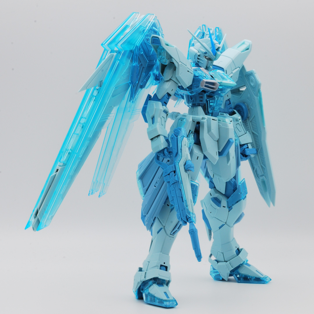 MG フリーダムガンダム Ver.2.0 [CCC / CLEAR BLUE] MG 1/100 フリーダム 2 0 クリアブルー Ver CROSS CONTRAST