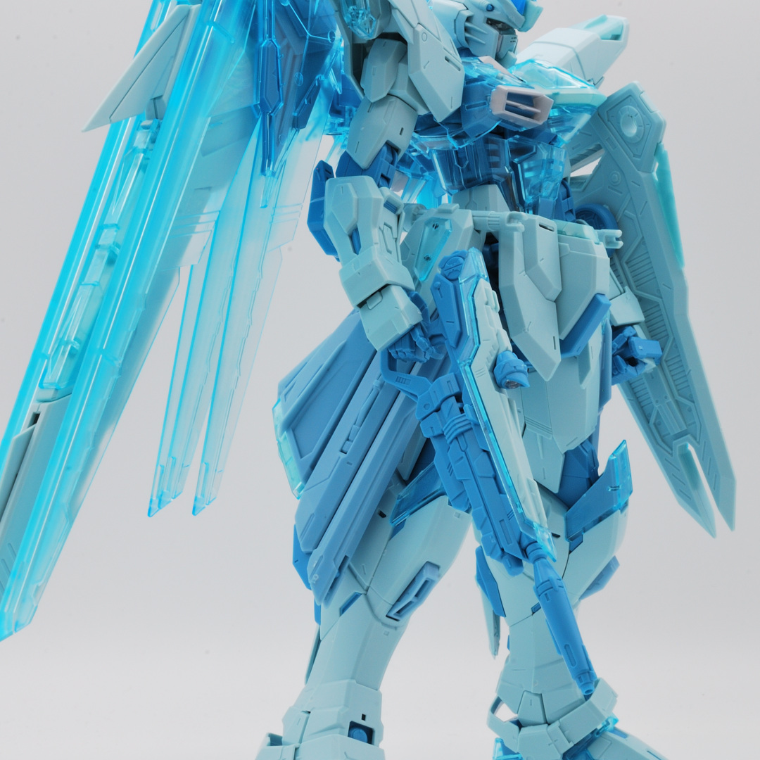 MG 1/100 フリーダムガンダム Ver.2.0［CROSS CONTRAST COLORS / CLEAR BLUE］ ギャラリー画像 10