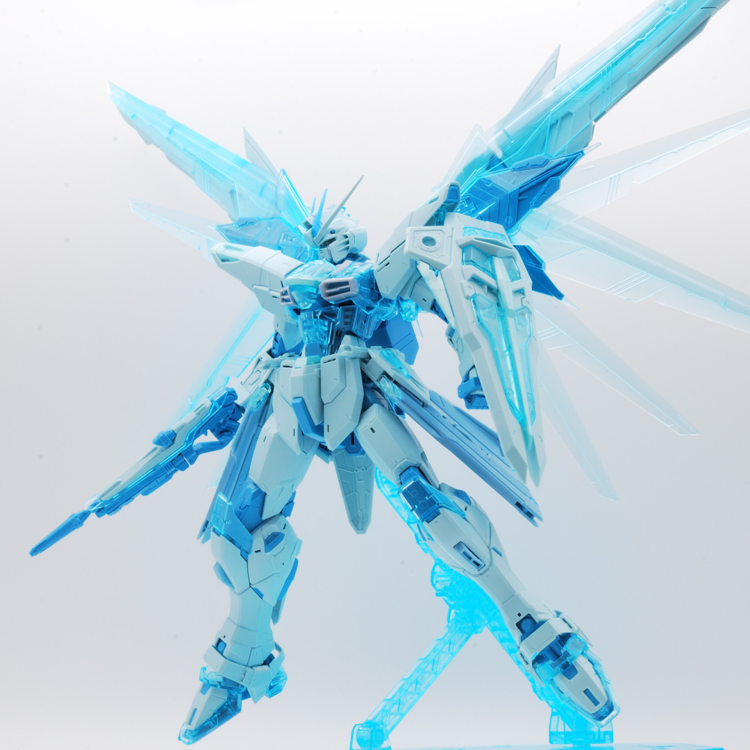 MG 1/100 フリーダムガンダム Ver.2.0［CROSS CONTRAST COLORS / CLEAR BLUE］ ギャラリー画像 16