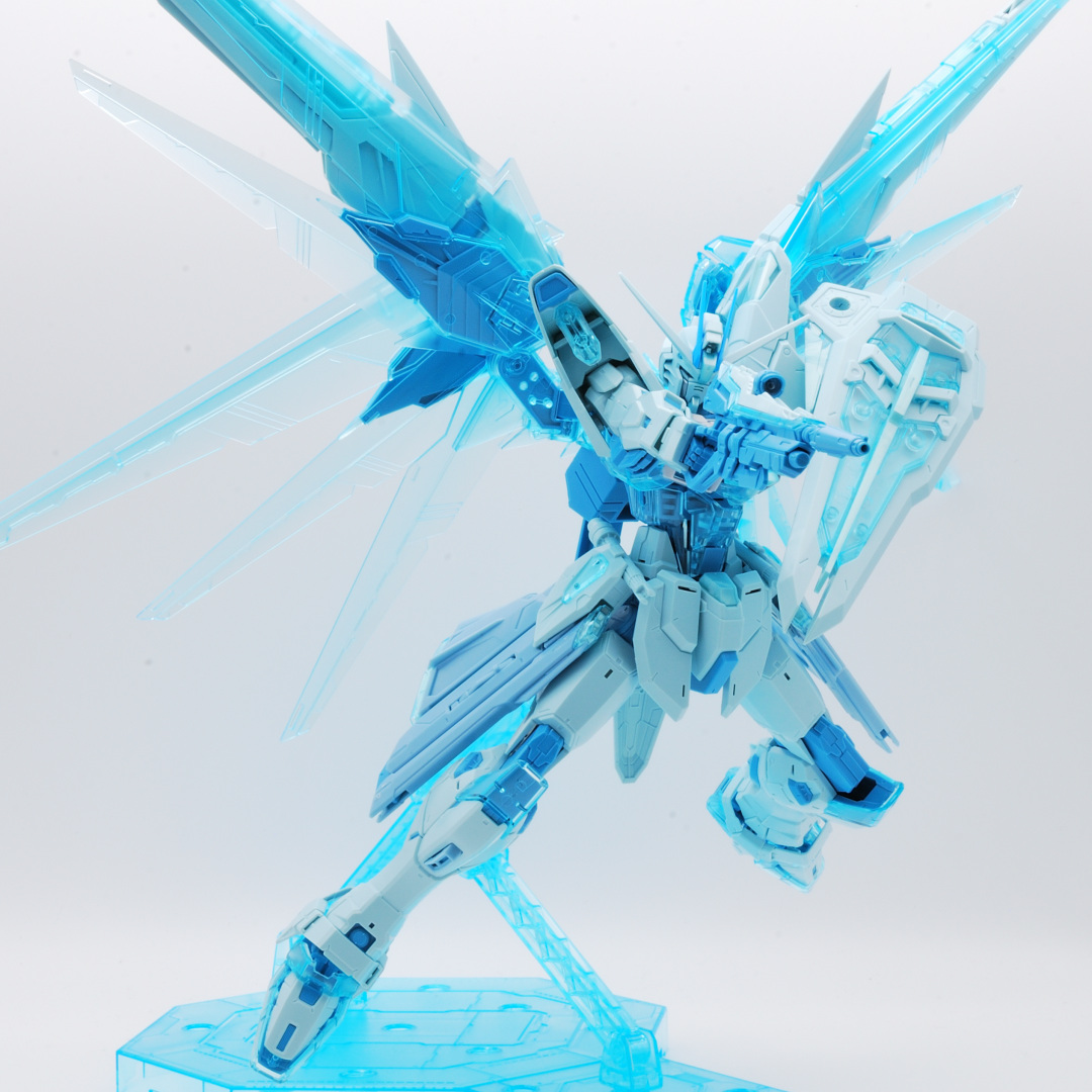 MG 1/100 フリーダムガンダム Ver.2.0［CROSS CONTRAST COLORS / CLEAR BLUE］ ギャラリー画像 17