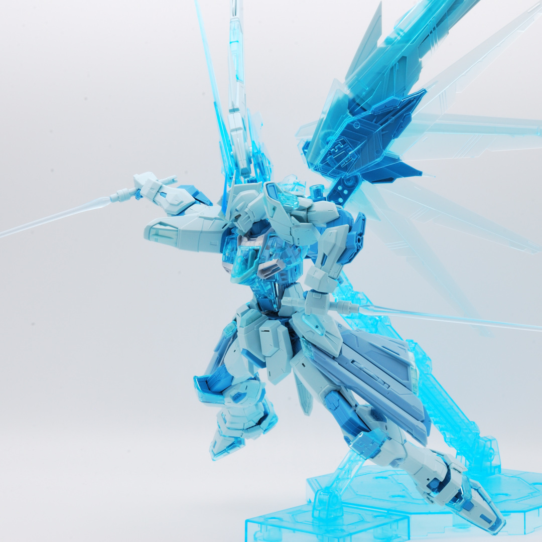 MG 1/100 フリーダムガンダム Ver.2.0［CROSS CONTRAST COLORS / CLEAR BLUE］ ギャラリー画像 22